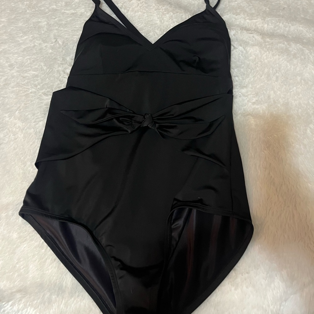 VENUS Black Front Tie Ajustable
Straps one piece Swimsuit Size 10
